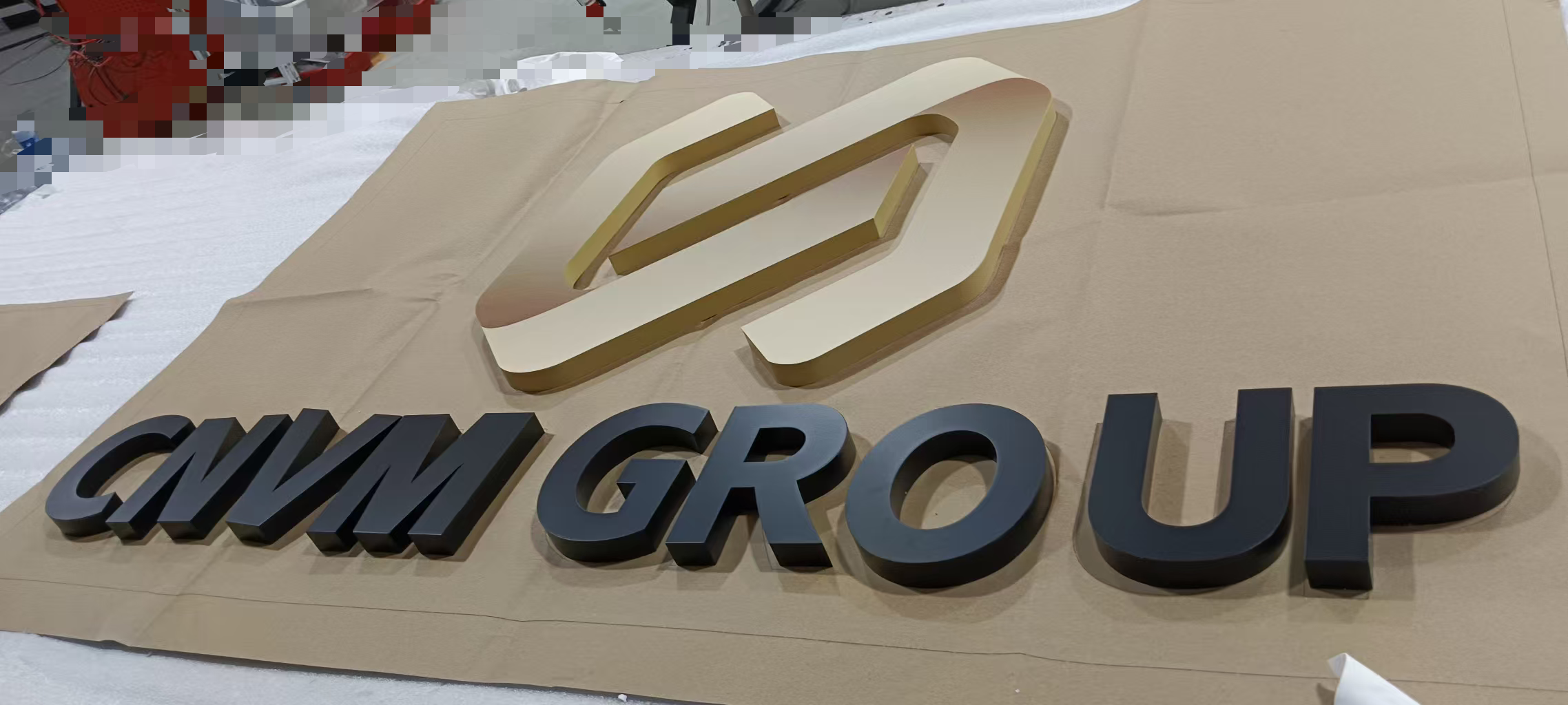 不锈钢烤漆字展示，金属质感强